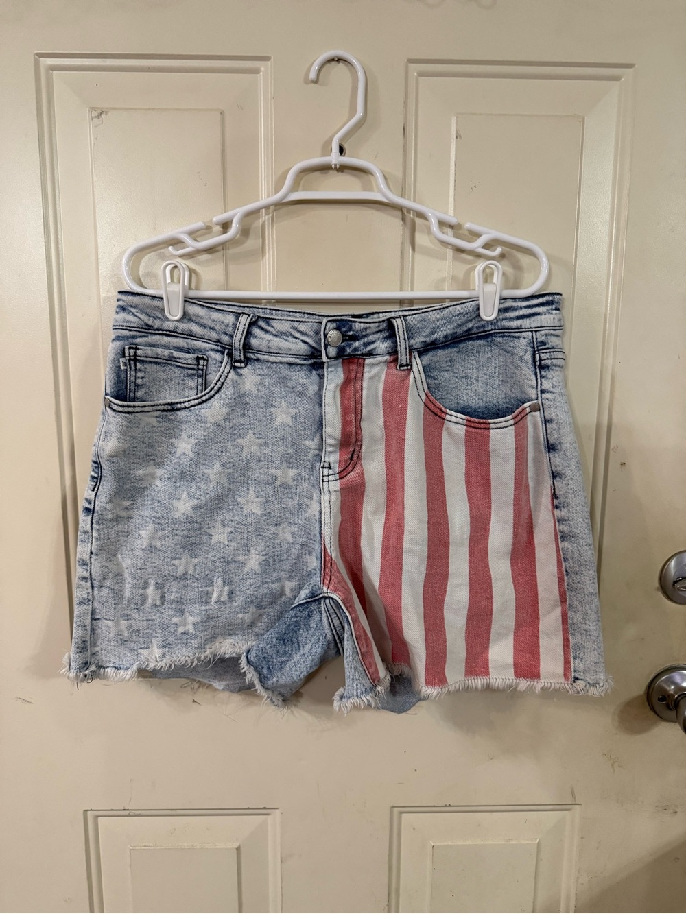 Judy Blue Star & Stripe High-Rise Jean Shorts in Faded Blue and Red